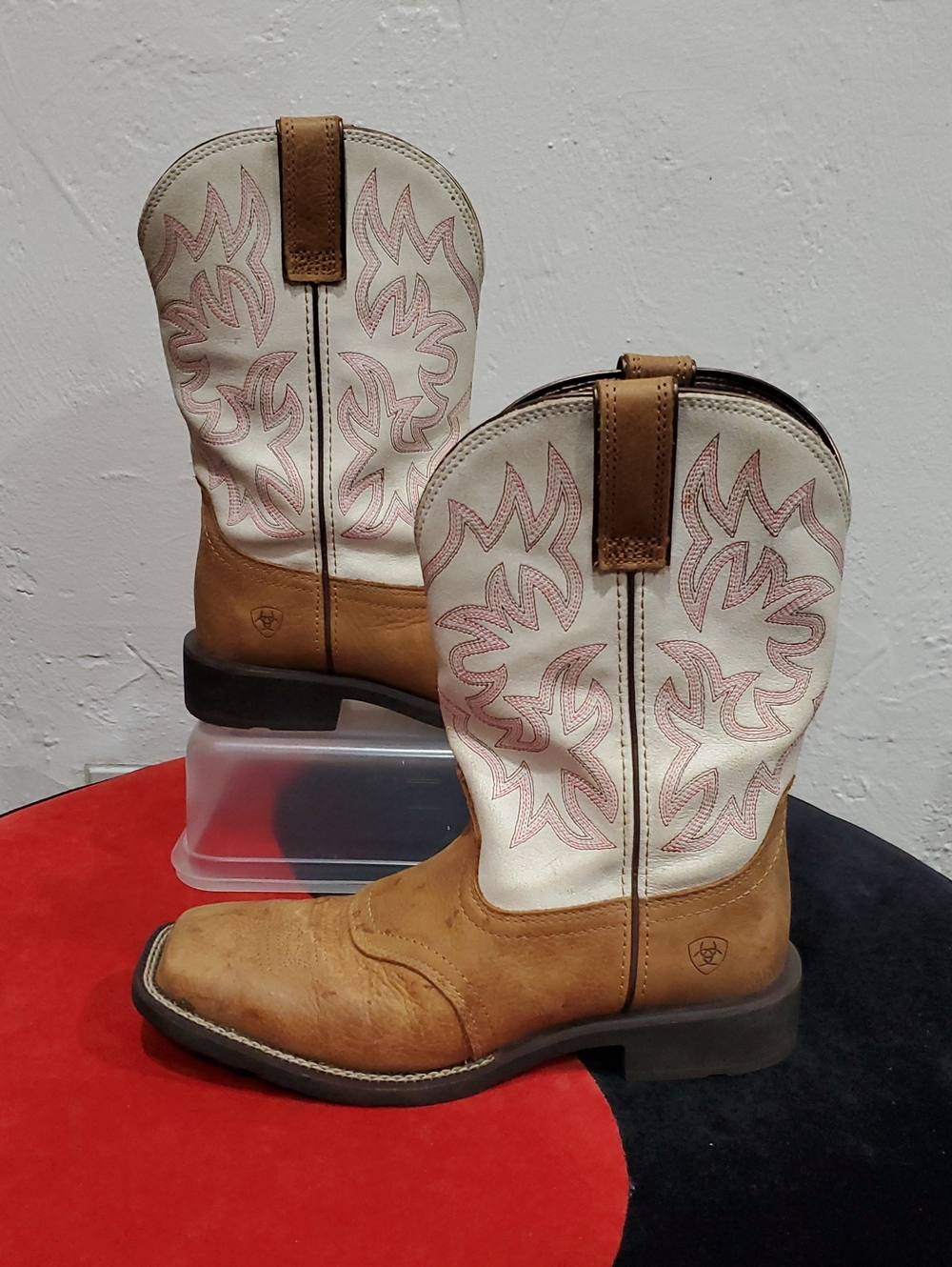 Ariat Delilah Tan & White Western Lace-Up Ranch Boots with Pink Stitching Size 8